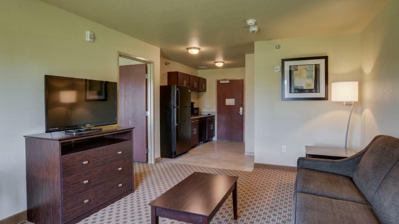 Cobblestone Inn & Suites-Kersey מראה חיצוני תמונה