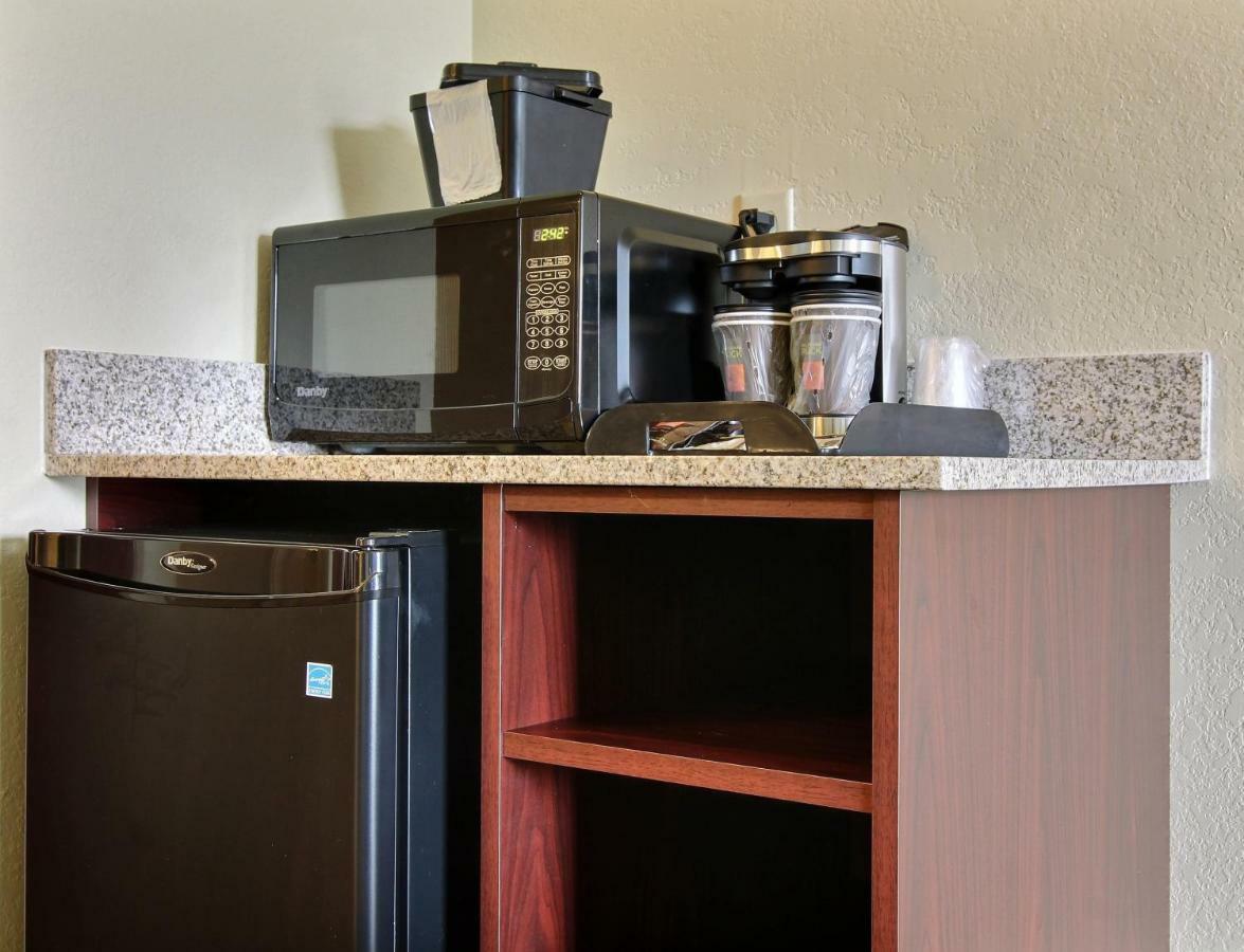 Cobblestone Inn & Suites-Kersey מראה חיצוני תמונה