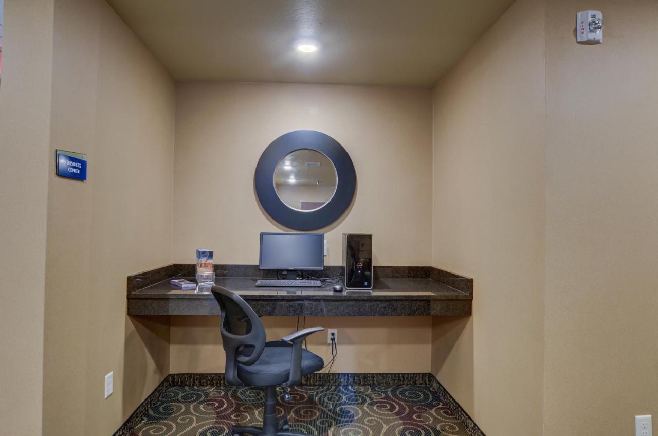 Cobblestone Inn & Suites-Kersey מראה חיצוני תמונה
