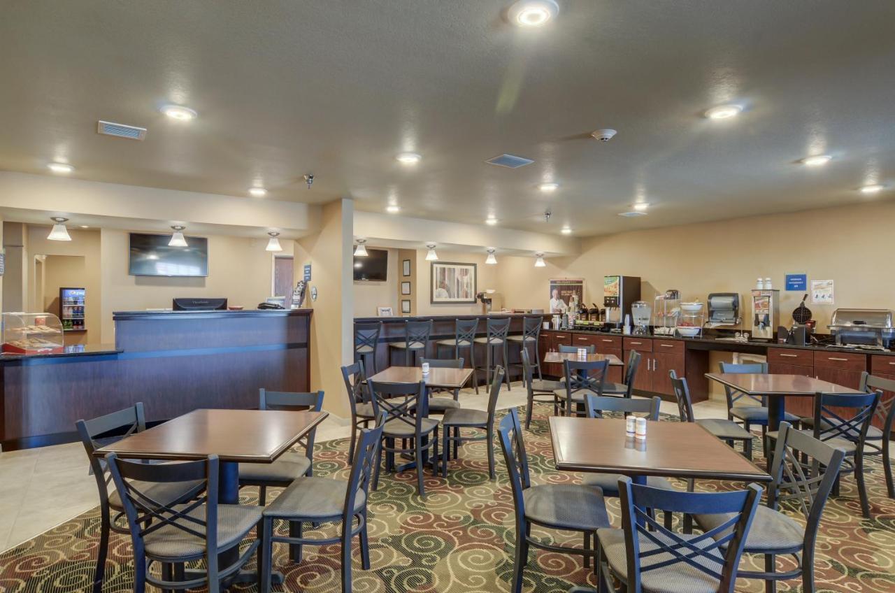Cobblestone Inn & Suites-Kersey מראה חיצוני תמונה