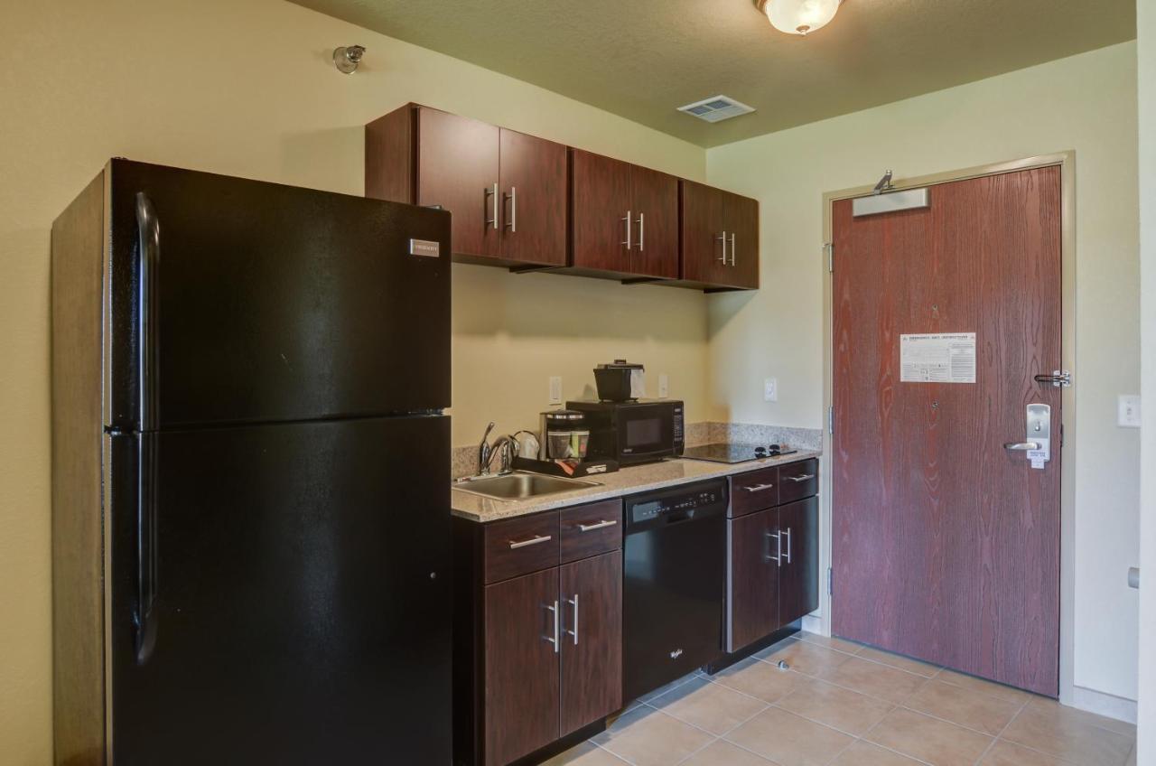Cobblestone Inn & Suites-Kersey מראה חיצוני תמונה